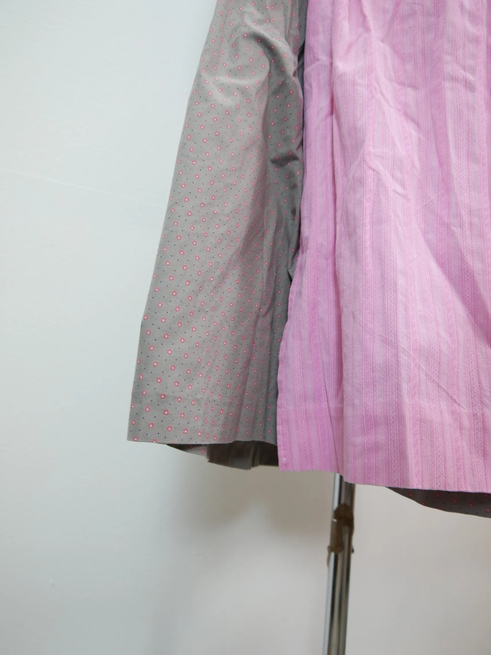 Hochgeschloßen mit Blümchen und Wienernaht tolles süßes Dirndl mit Schürze Gr.38