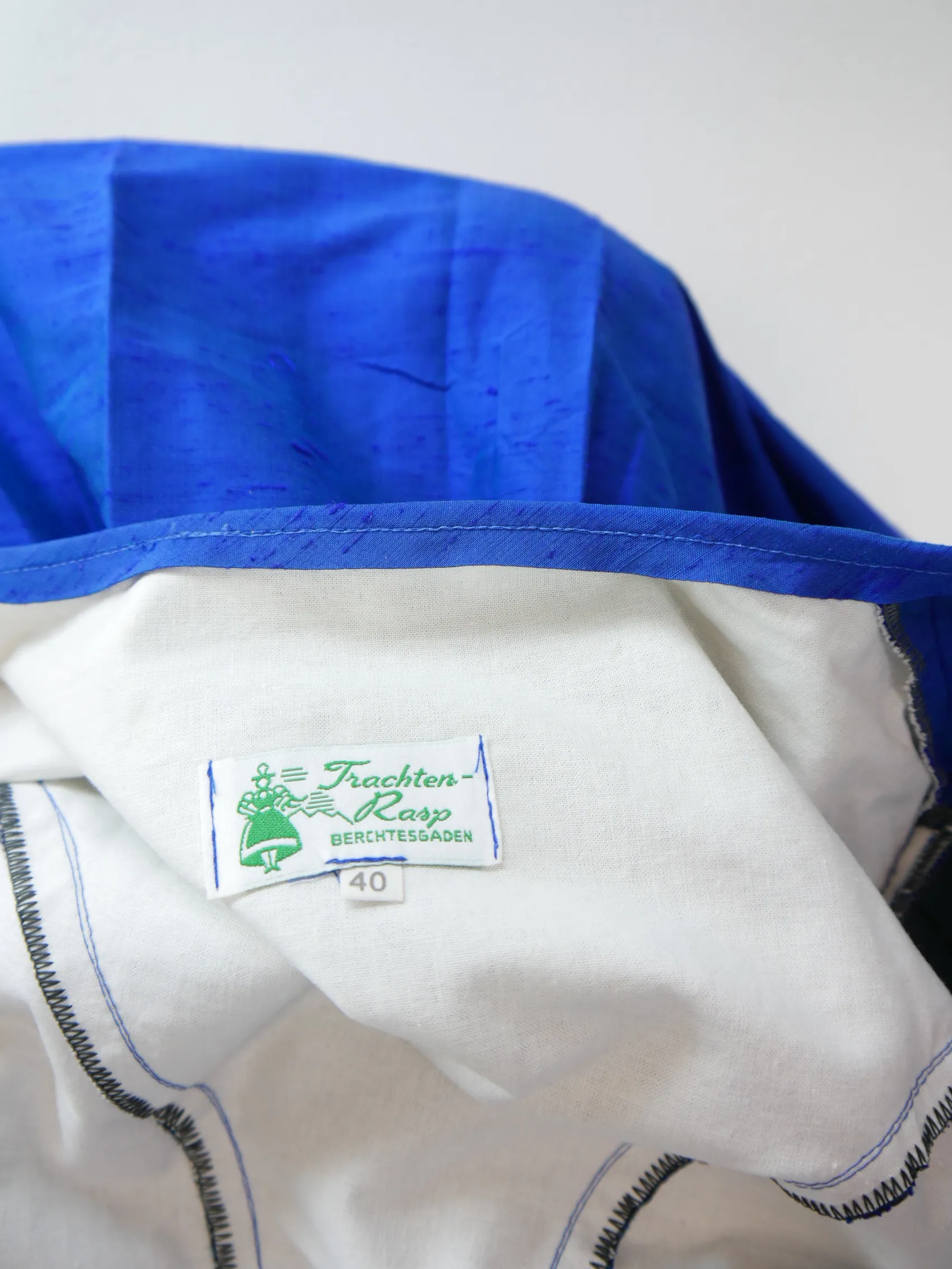 Trachten Rasp blau Wildseide mit Stickerei großartiges Dirndl mit Schürze Gr.36