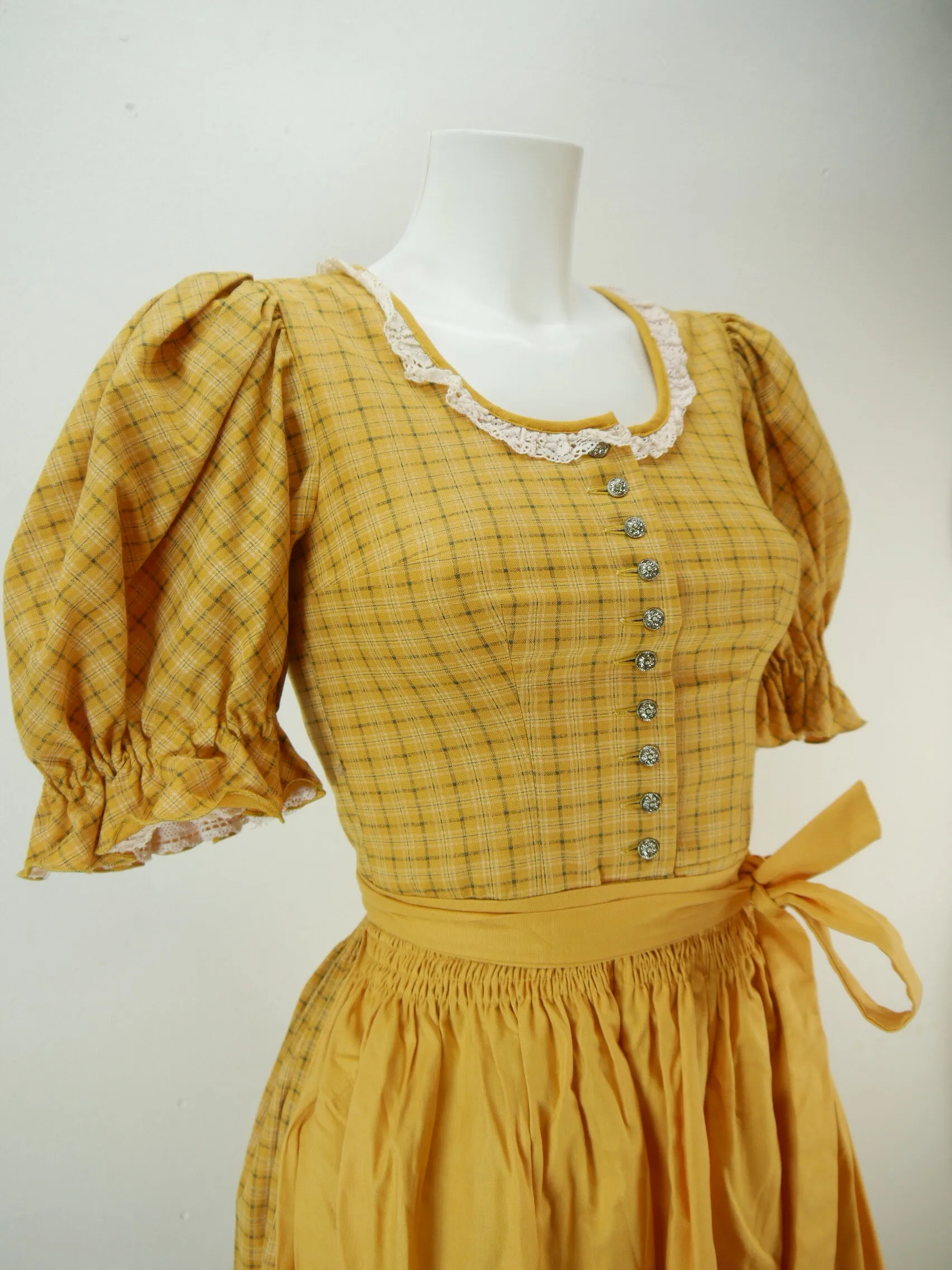 Wunderschön gelb kariert Baumwolle mit Spitze hammer Dirndl mit Schürze Gr.34